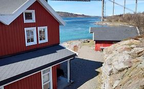 Tjeldsundbrua Overnatting - Sjøhus1